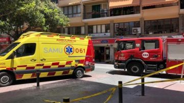 Una ambulancia del 061 y un camión de Bomberos de Palma