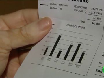 La Autoridad Fiscal plantea una renta mínima que ayudaría a reducir la pobreza severa en España en un 60% La Autoridad Fiscal plantea una renta mínima que ayudaría a reducir la pobreza severa en España en un 60%