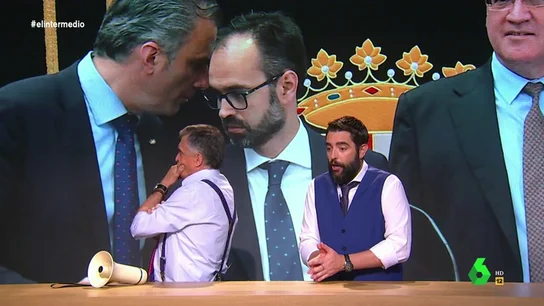 Dani Mateo y Wyoming recrean la rueda de prensa en la que un miembro de Vox se lía con la "ideología de género" Dani Mateo y Wyoming recrean la rueda de prensa en la que un miembro de Vox se lía con la "ideología de género"