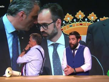 Dani Mateo y Wyoming recrean la rueda de prensa en la que un miembro de Vox se lía con la "ideología de género" Dani Mateo y Wyoming recrean la rueda de prensa en la que un miembro de Vox se lía con la "ideología de género"