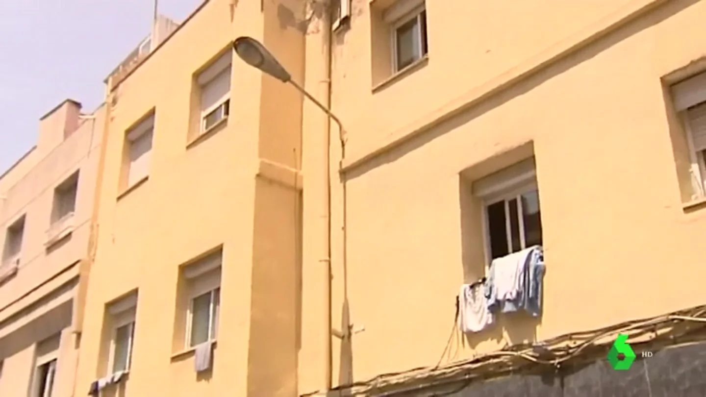 Detenidos dos hombres acusados de abusar sexualmente de una joven en Badalona Detenidos dos hombres acusados de abusar sexualmente de una joven en Badalona