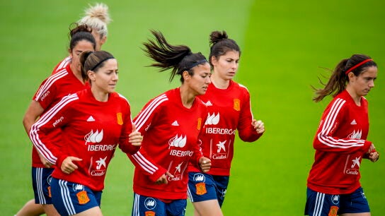 Las jugadoras de Espa&ntilde;a se ejercitan en un entrenamiento de Espa&ntilde;a