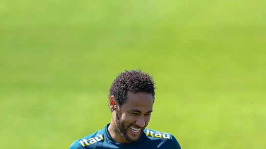 Neymar, sonriente durante un entrenamiento Neymar, sonriente durante un entrenamiento