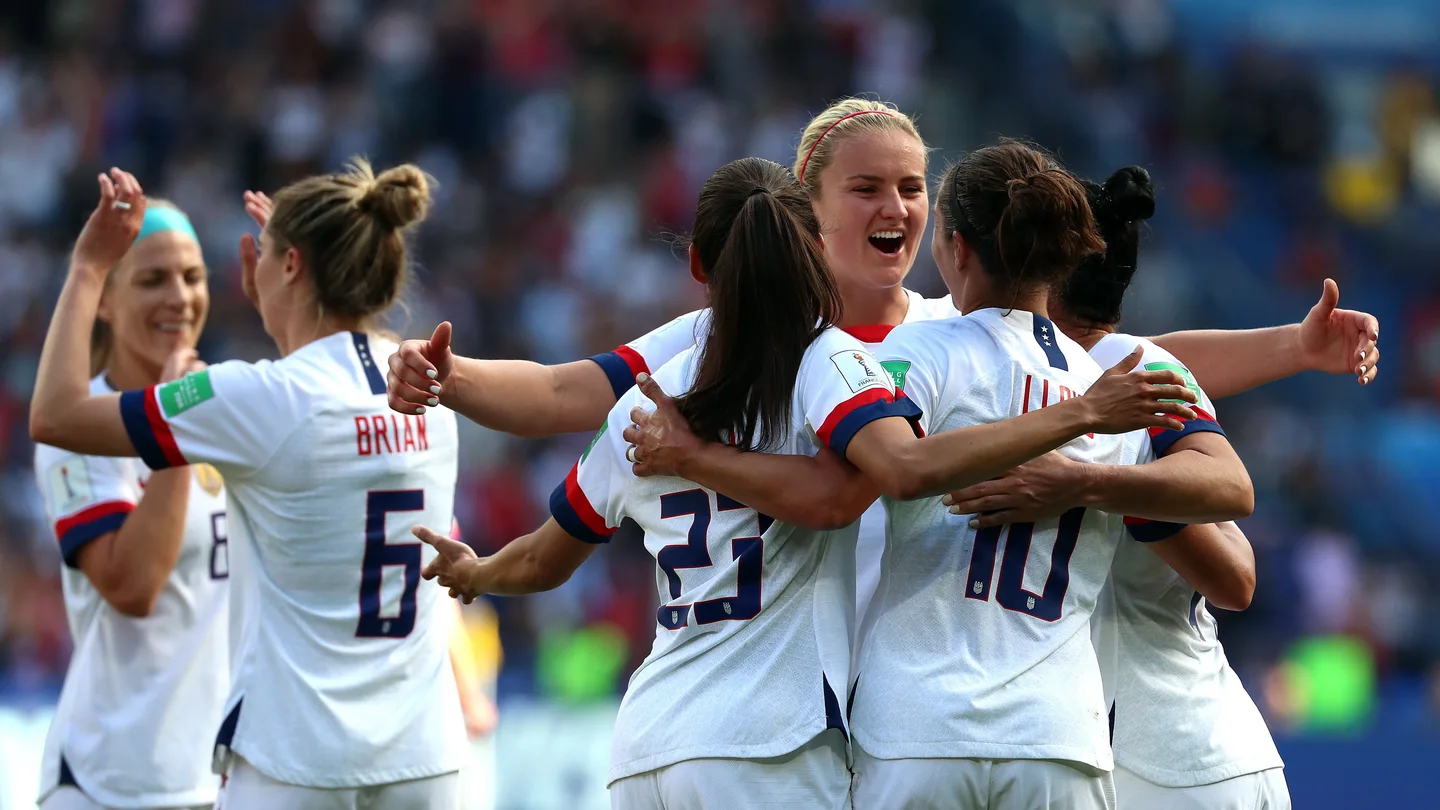 Carli Lloyd celebra un gol con sus compañeras Carli Lloyd celebra un gol con sus compañeras