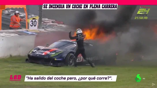 Un Ferrari en llamas en Nürburgring: el piloto apaga el incendio ante la inacción de los comisarios Un Ferrari en llamas en Nürburgring: el piloto apaga el incendio ante la inacción de los comisarios