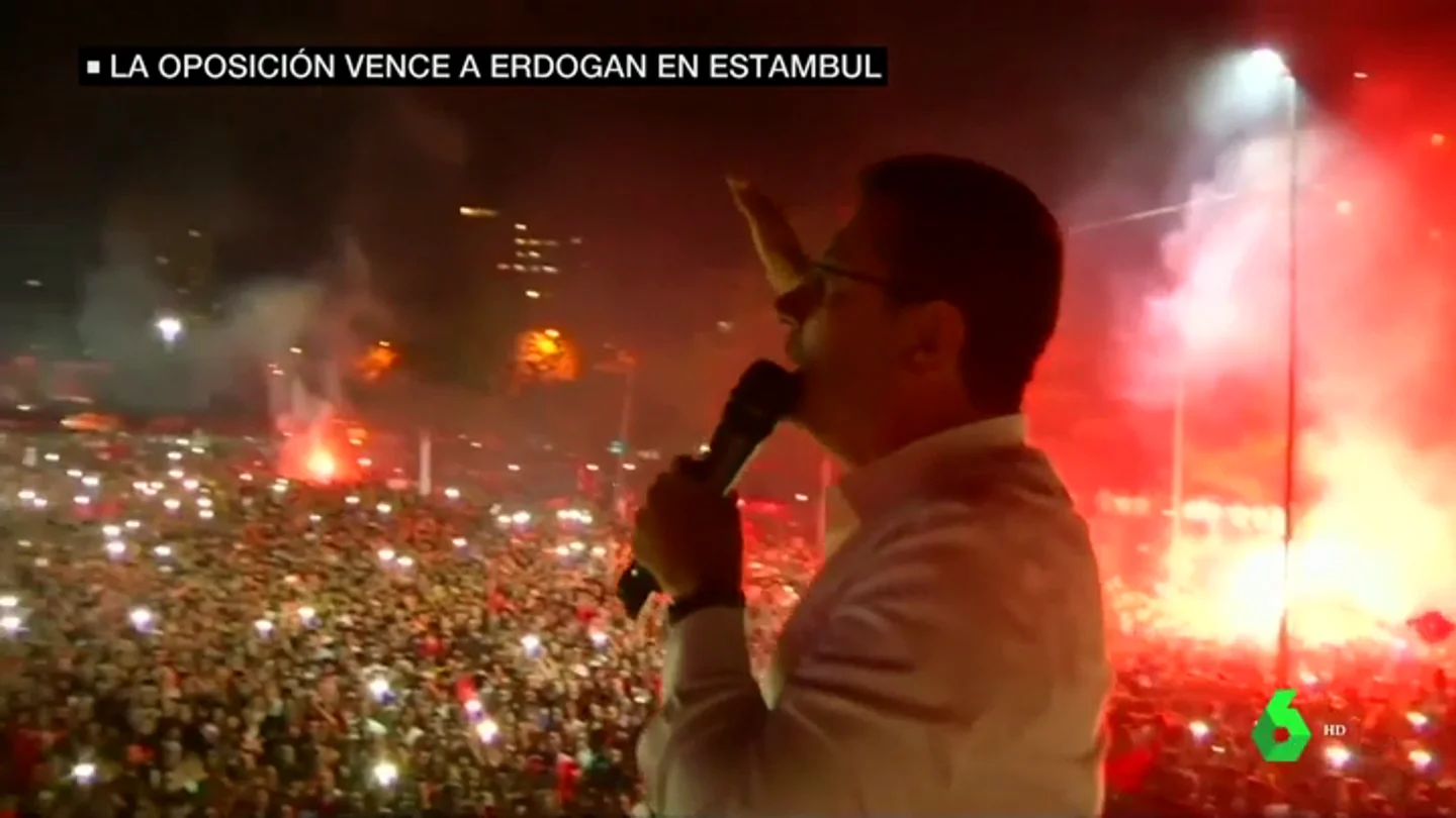 Miles de personas celebran en Estambul la victoria del nuevo alcalde opositor a Erdogan Miles de personas celebran en Estambul la victoria del nuevo alcalde opositor a Erdogan