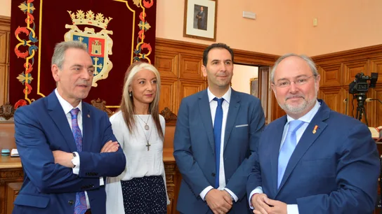 El alcalde de Palencia, Mario Simón, junto a los otros dos concejales de Cs, Urbano Revilla y Carolina Gómez y el diputado Enrique Rivero El alcalde de Palencia, Mario Simón, junto a los otros dos concejales de Cs, Urbano Revilla y Carolina Gómez y el diputado Enrique Rivero