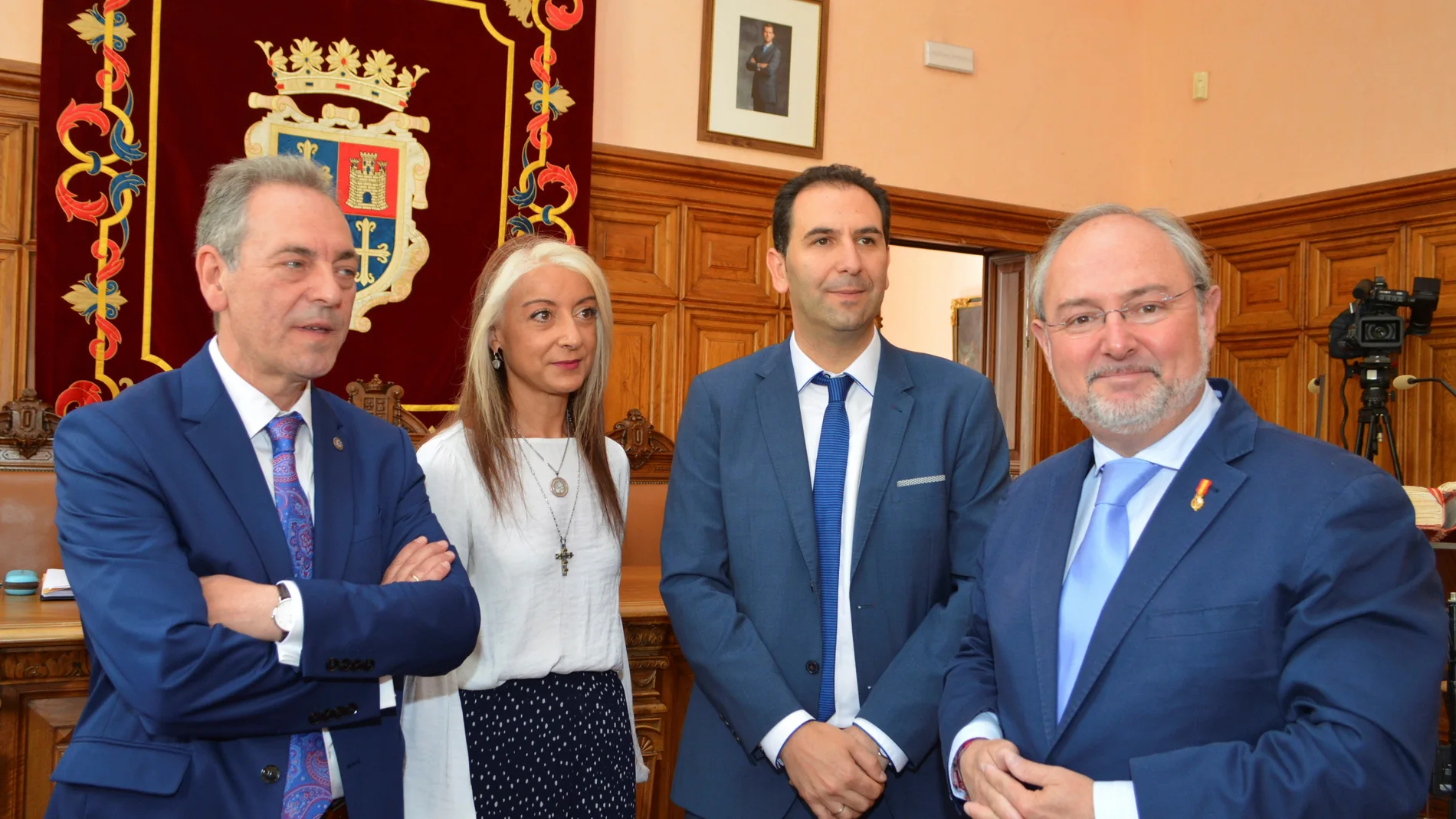 El alcalde de Palencia, Mario Simón, junto a los otros dos concejales de Cs, Urbano Revilla y Carolina Gómez y el diputado Enrique Rivero