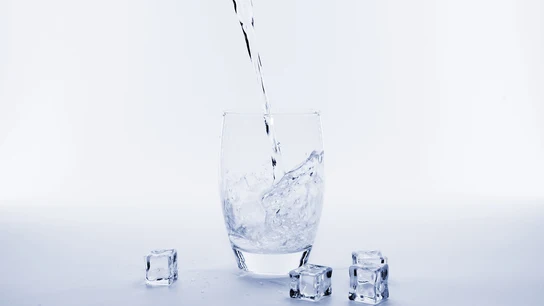 Imagen de archivo de un vaso de agua fría. Imagen de archivo de un vaso de agua fría.