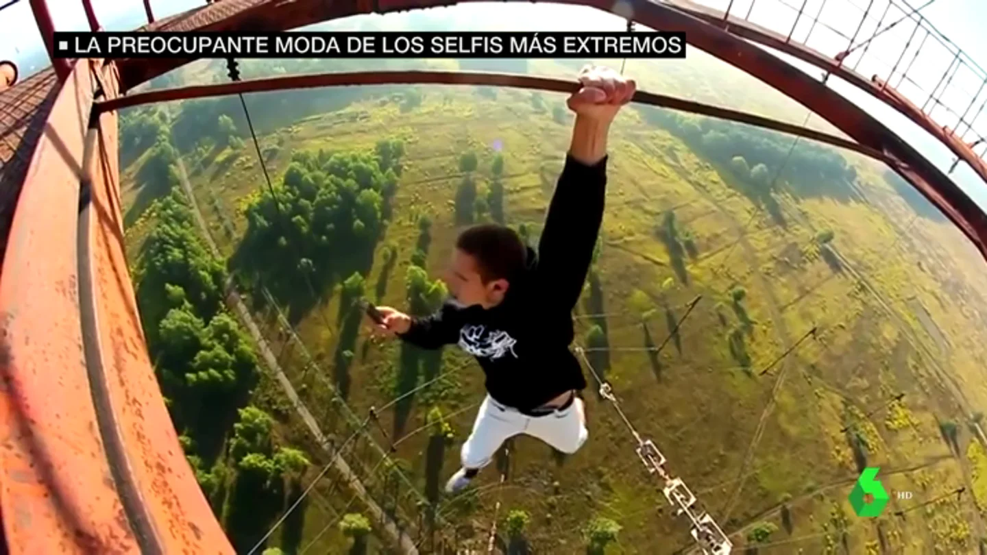 La preocupante moda de los selfies extremos: 250 personas han muerto haciéndose una foto La preocupante moda de los selfies extremos: 250 personas han muerto haciéndose una foto