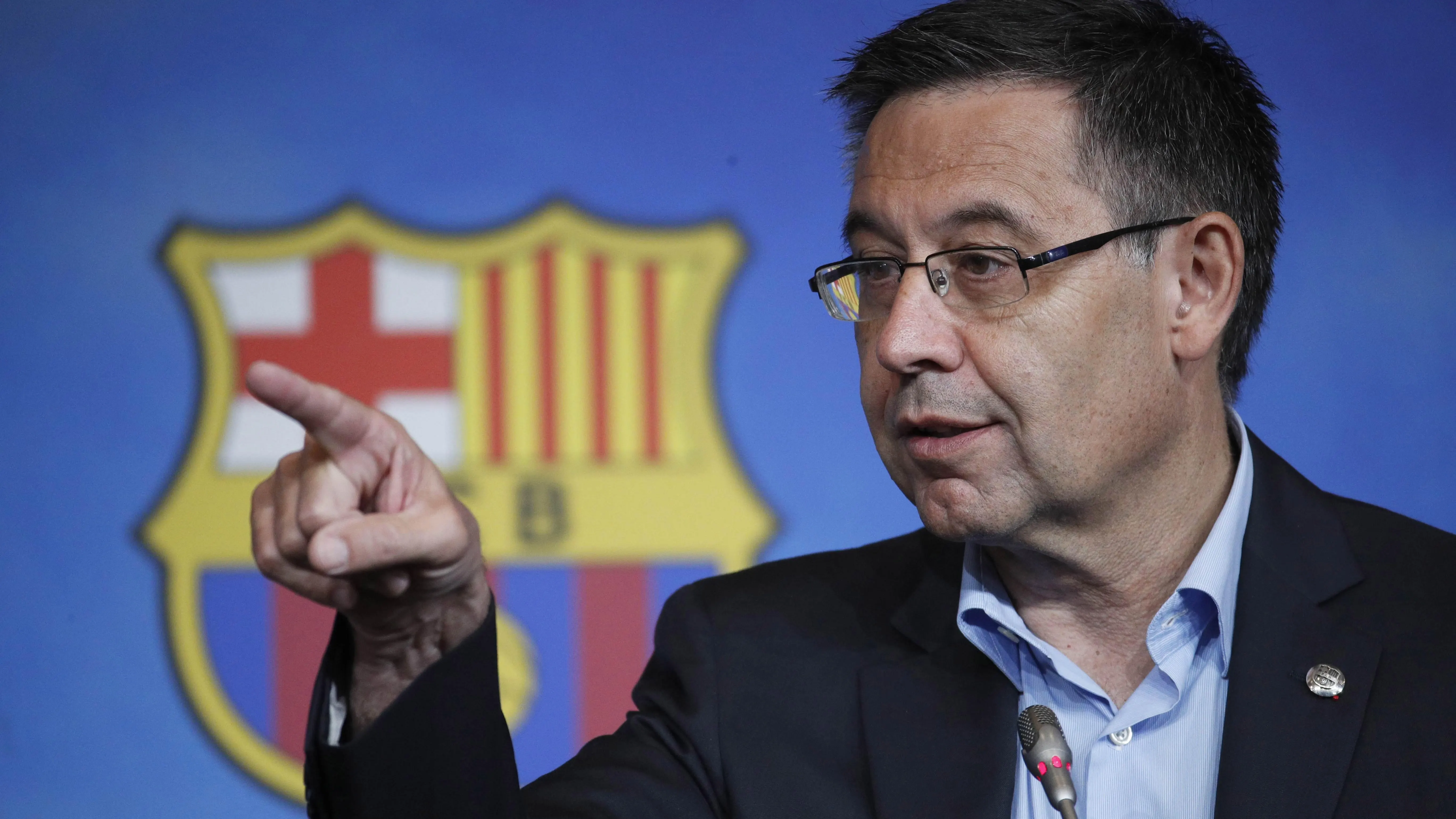 Bartomeu atiende a los medios de comunicación