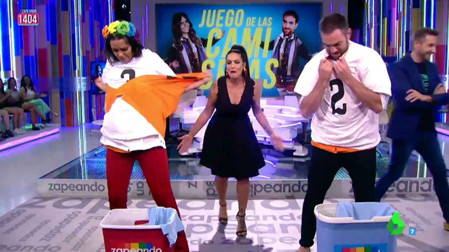 Cristina Pedroche y Jon Plazaola se enfrentan en el Juego de la SemAnna: ¿quién conseguirá romper antes 15 camisetas? Cristina Pedroche y Jon Plazaola se enfrentan en el Juego de la SemAnna: ¿quién conseguirá romper antes 15 camisetas?