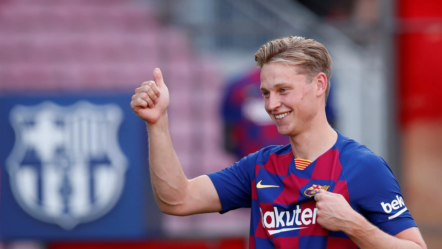 De Jong posa con la camiseta del Barcelona De Jong posa con la camiseta del Barcelona