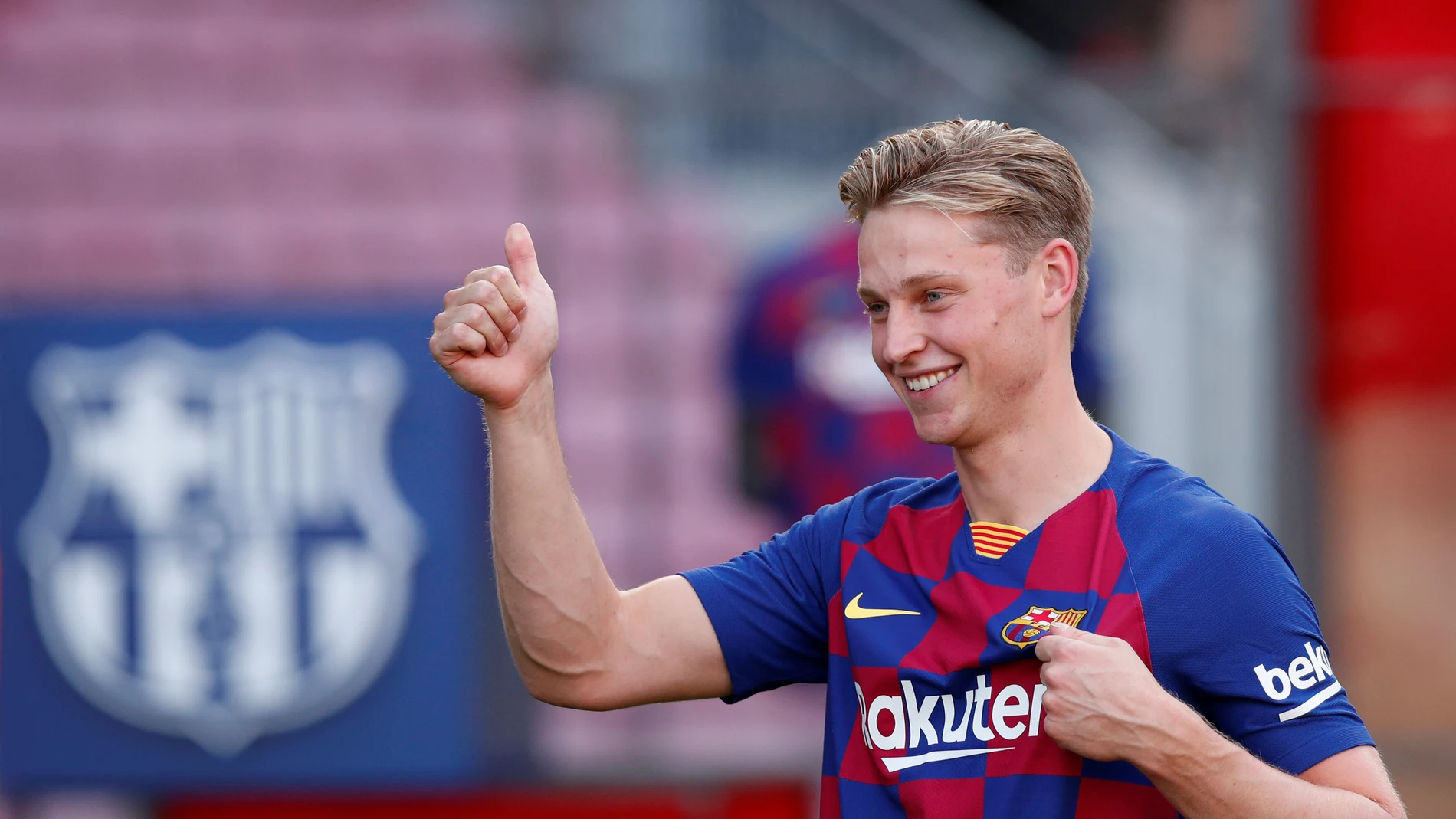 De Jong posa con la camiseta del Barcelona