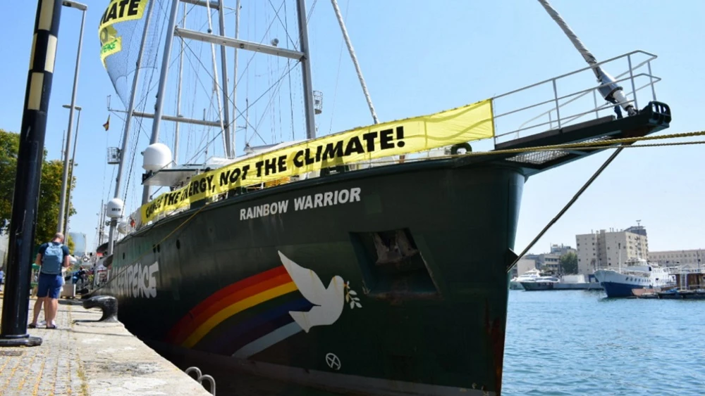 Barco Greenpeace.