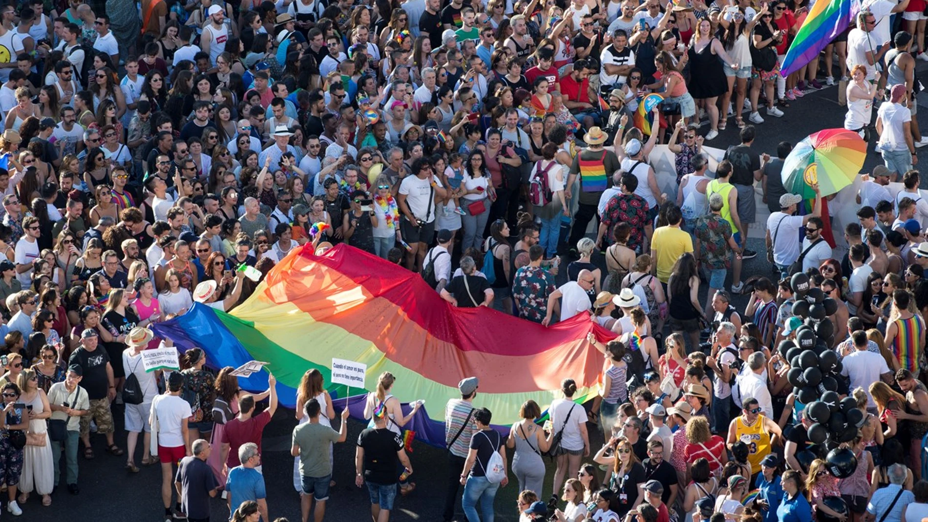 Multitudinaria manifestación del Orgullo en Madrid