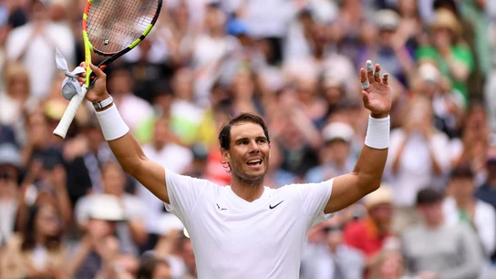 Nadal celebrando la victoria ante Tsonga en Wimbledon Nadal celebrando la victoria ante Tsonga en Wimbledon