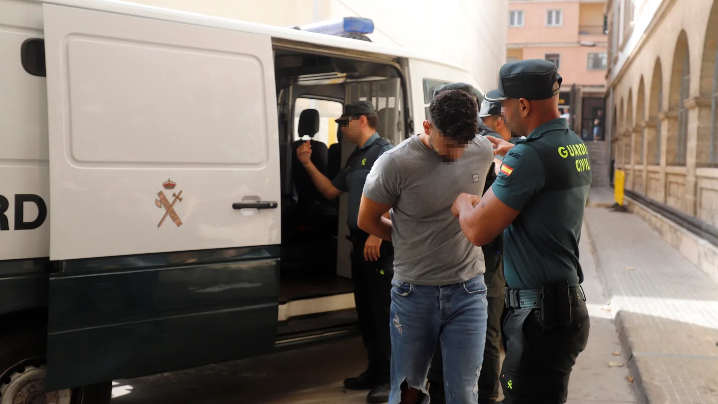Los cuatro turistas alemanes detenidos por la presunta violación de una joven alemana Los cuatro turistas alemanes detenidos por la presunta violación de una joven alemana.