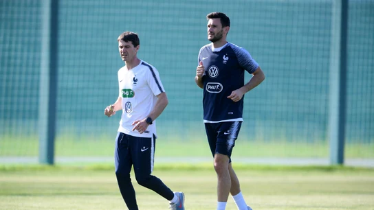 Dupont, a la izquierda, junto a Lloris Dupont, a la izquierda, junto a Lloris