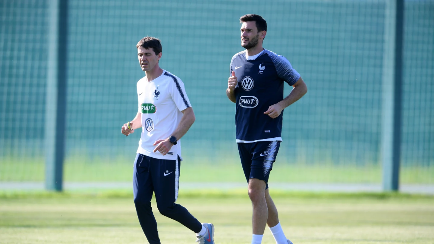 Dupont, a la izquierda, junto a Lloris Dupont, a la izquierda, junto a Lloris