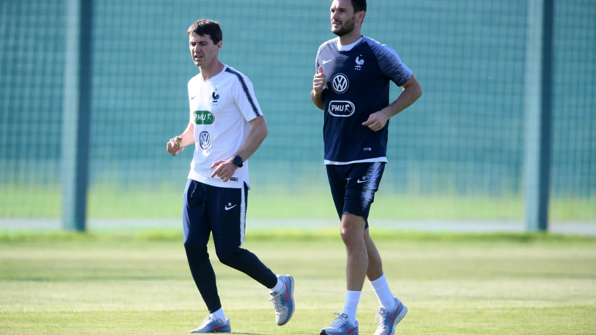 Dupont, a la izquierda, junto a Lloris