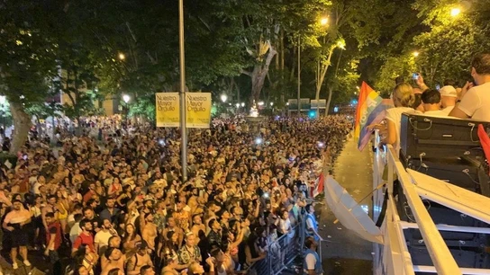 Vista desde el interior de una carroza del Orgullo Vista desde el interior de una carroza del Orgullo