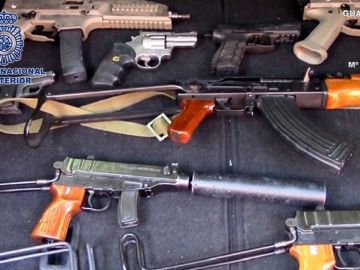 Armas de fuego incautadas a una organización criminal holandesa Armas de fuego incautadas a una organización criminal holandesa
