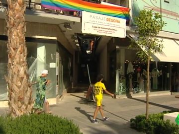 Cruzar a través del Pasaje Begoña de Torremolinos, el 'Stonewall español' Cruzar a través del Pasaje Begoña de Torremolinos, el 'Stonewall español'