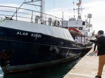 Imagen del barco "Alan Kurdi" en puerto Imagen del barco "Alan Kurdi" en puerto