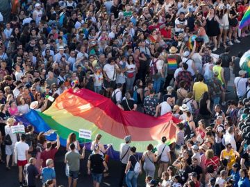 Multitudinaria manifestación del Orgullo por las calles de Madrid Multitudinaria manifestación del Orgullo por las calles de Madrid