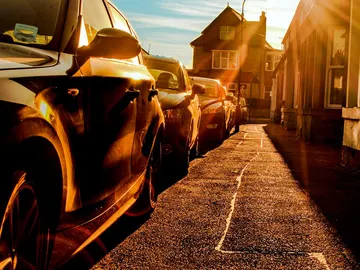 Coches aparcados al sol Coches aparcados al sol