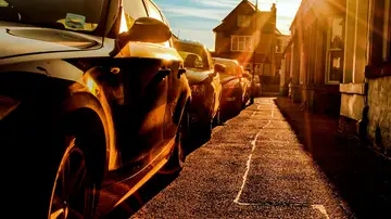 Coches aparcados al sol Coches aparcados al sol