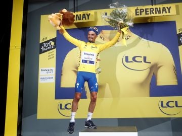 Alaphilippe, con el maillot amarillo Alaphilippe, con el maillot amarillo