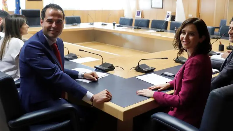 Ignacio Aguado e Isabel Díaz Ayuso durante una reunión