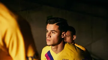 Coutinho, con la segunda equipación del Barça para la 2019/2020