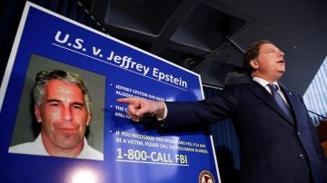 El fiscal federal del Distrito Sur de Nueva York, en el momento en el que comunicó a los medios el arresto de Jeffrey Epstein