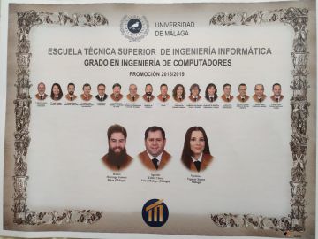 Tres alumnos y 15 profesores componen la orla del Grado en Ingeniería de Computadores Tres alumnos y 15 profesores componen la orla del Grado en Ingeniería de Computadores