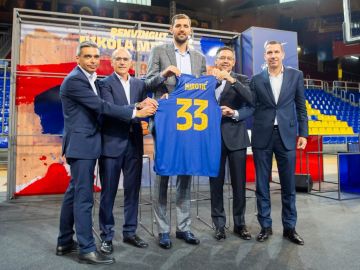Mirotic, en su presentación como jugador del Barça Mirotic, en su presentación como jugador del Barça