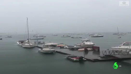 El barco antes de que le alcanzase un rayo en Boston.  El barco antes de que le alcanzase un rayo en Boston.