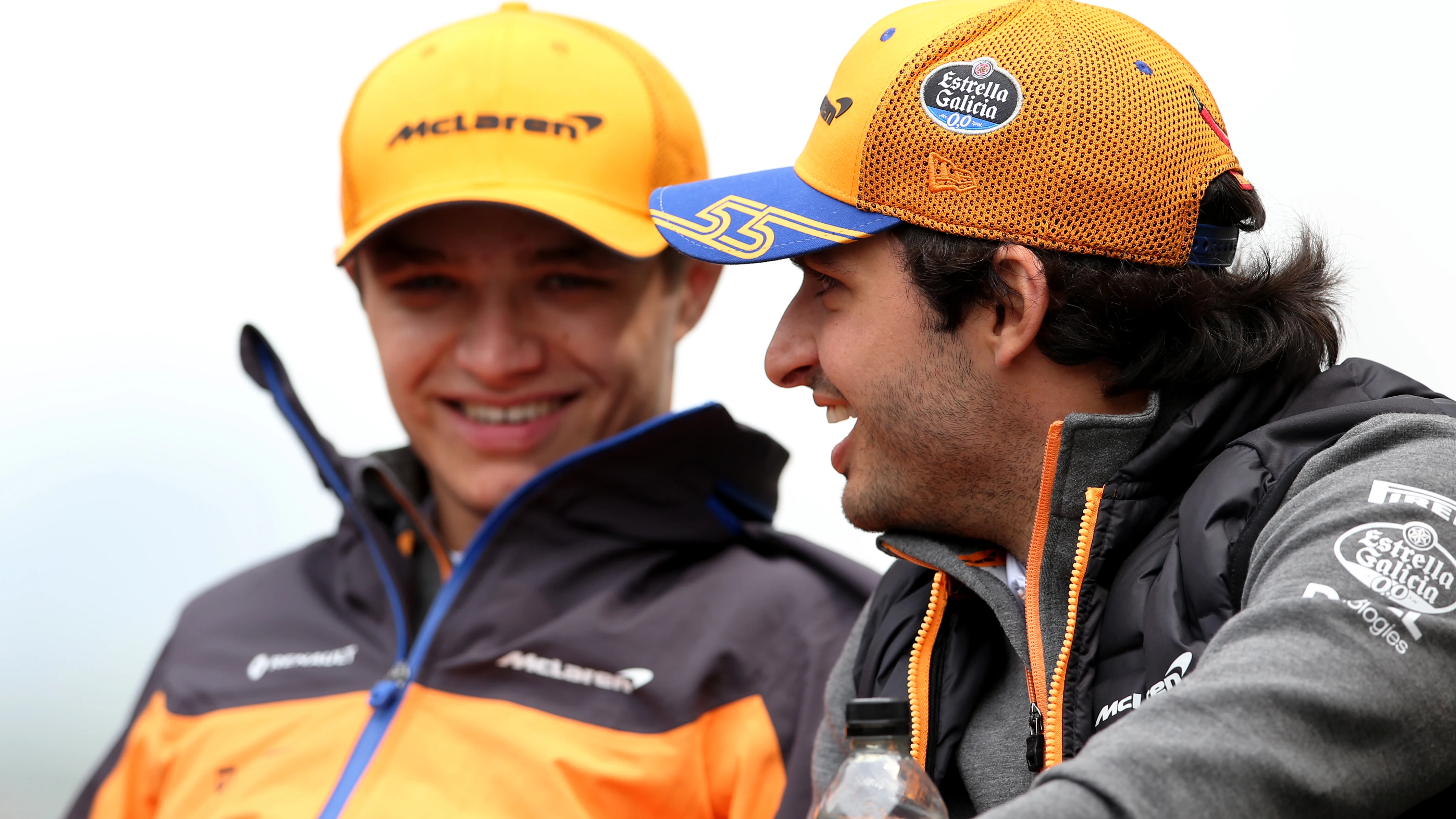 Carlos Sainz y Lando Norris, sonrientes