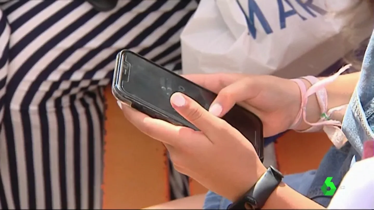 El uso del móvil en los más pequeños en vacaciones El uso del móvil en los más pequeños en vacaciones