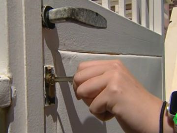 Un error de la inmobiliaria pone en venta la casa de veraneo de una familia en Almería Un error de la inmobiliaria pone en venta la casa de veraneo de una familia en Almería