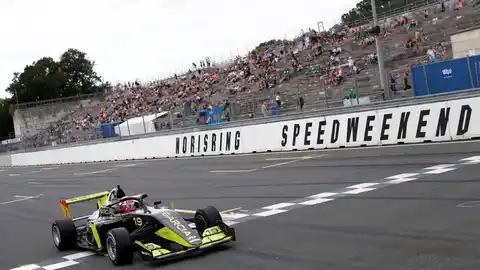 Marta García en las W Series en el circuito urbano de Norisring Marta García en las W Series en el circuito urbano de Norisring