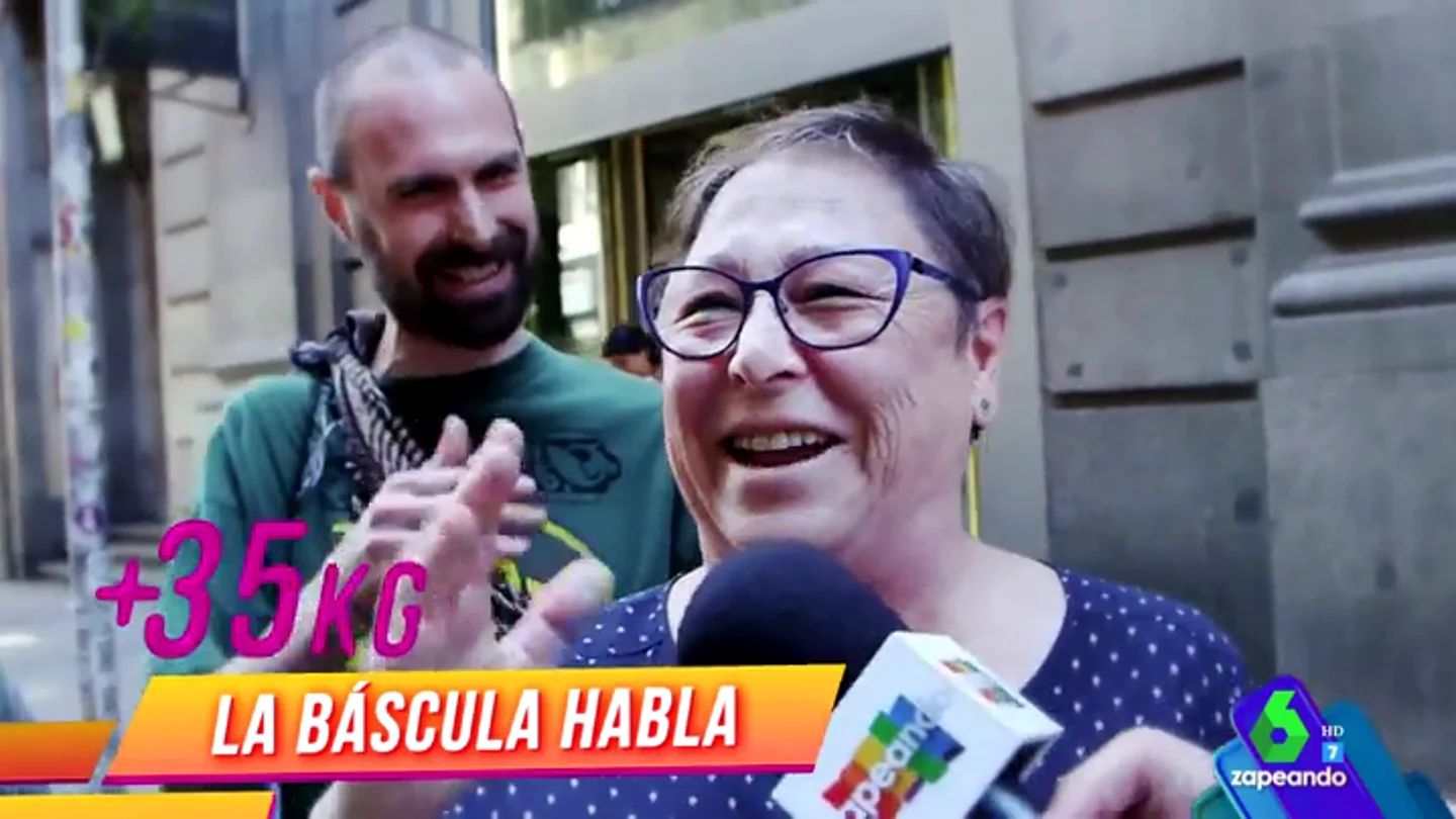 España se atreve a subirse a la báscula en Zapeando: "¡Coño, esto está mal, ¿eh?!" España se atreve a subirse a la báscula en Zapeando: "¡Coño, esto está mal, ¿eh?!"