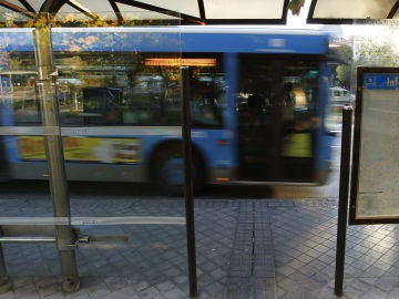 Un autobús de la Empresa Municipal de Transportes (EMT) de Madrid. Un autobús de la Empresa Municipal de Transportes (EMT) de Madrid.
