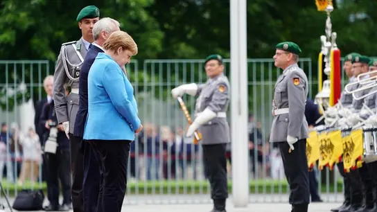 La canciller alemana, Angela Merkel, durante su tercer episodio de temblores La canciller alemana, Angela Merkel, durante su tercer episodio de temblores