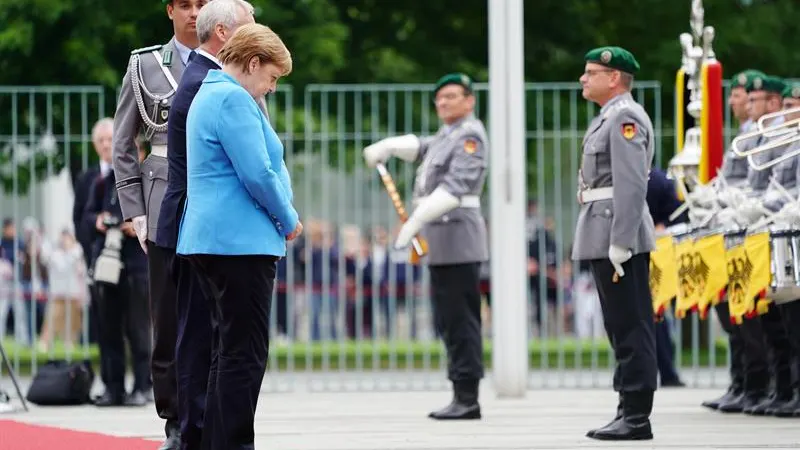 La canciller alemana, Angela Merkel, durante su tercer episodio de temblores