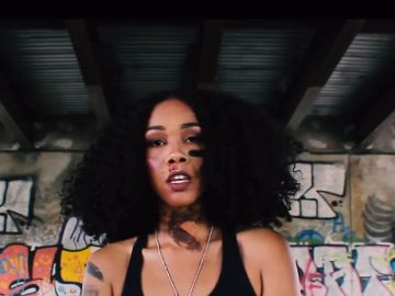 La artista Tiny Jag en el videoclip de su canción 'Mound' La artista Tiny Jag en el videoclip de su canción 'Mound'