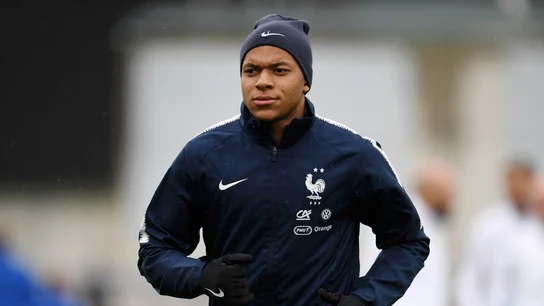 Mbappé, durante un entrenamiento con Francia Mbappé, durante un entrenamiento con Francia