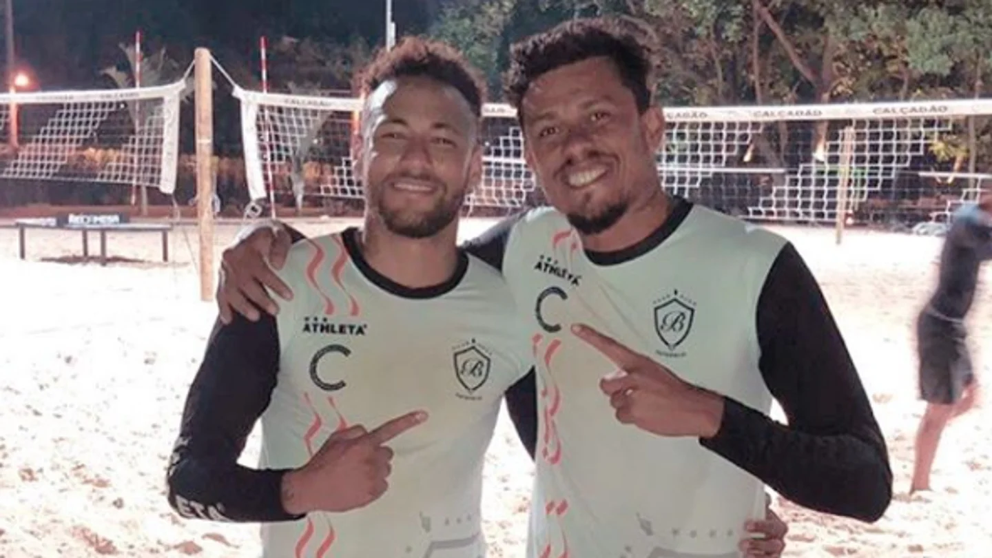 Neymar, jugando al fútbol playa Neymar, jugando al fútbol playa